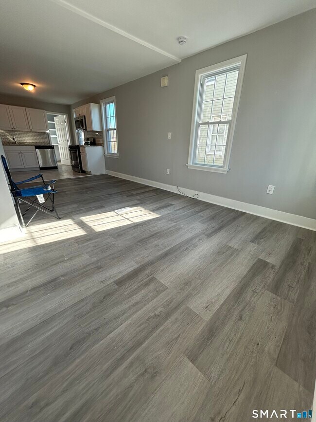 Building Photo - 162 Davenport St