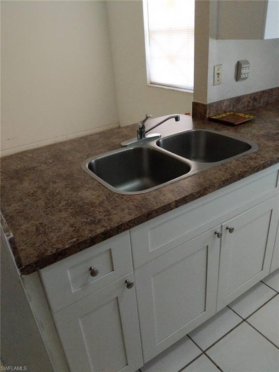 Building Photo - 511 SE 6th Ave