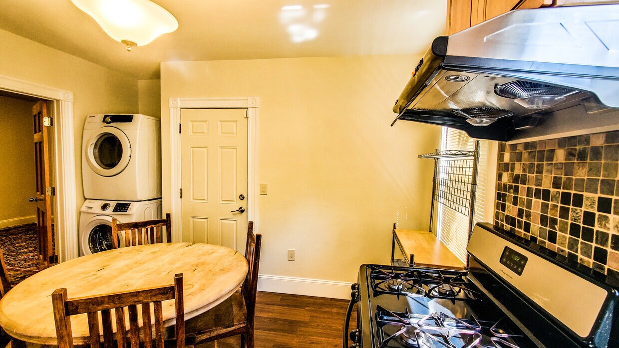 Primary Photo - 12 Alcott St