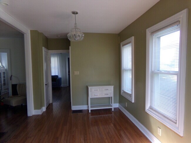 Building Photo - Full of Charm Merion Village Home!