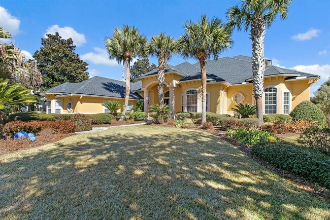 Building Photo - Stunning Lagoon Residence!