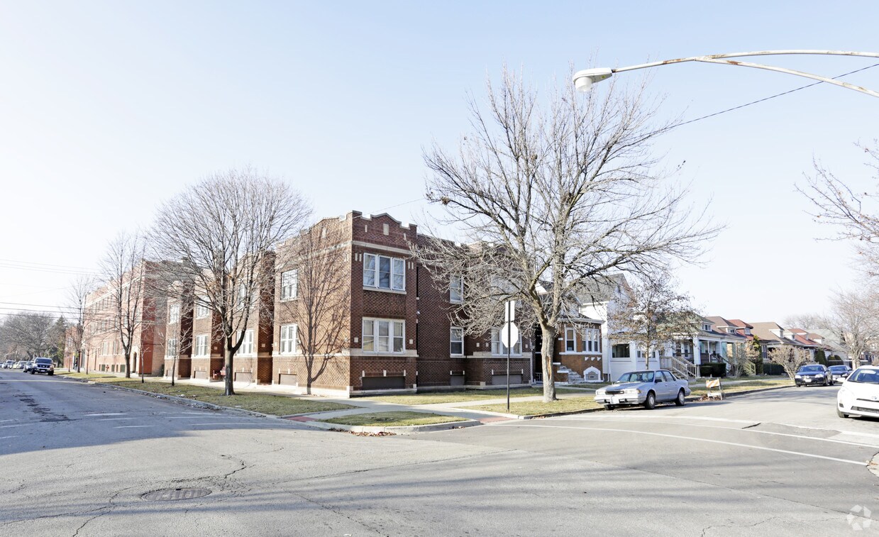 Primary Photo - 6556 S Troy St