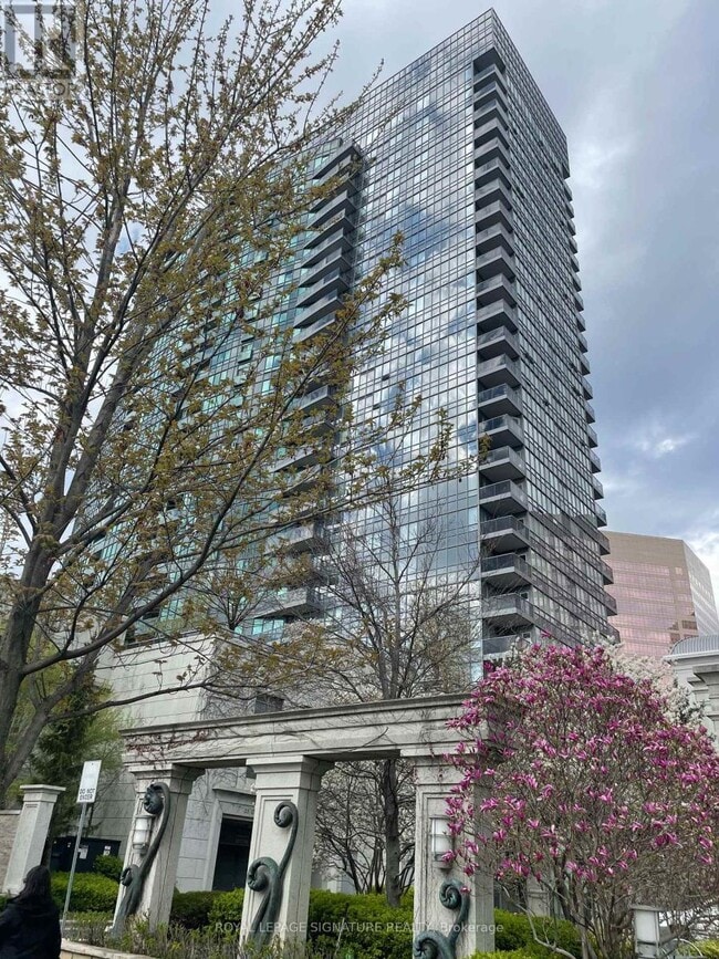 Building Photo - 25-825 Greenview Ave