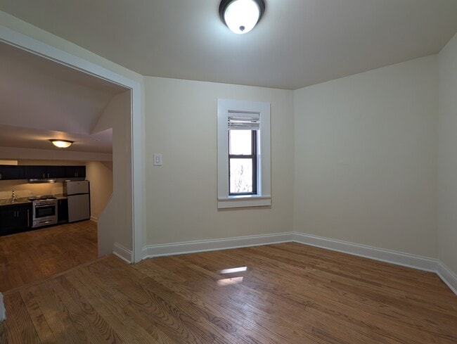 Building Photo - 4030 N Ashland Ave