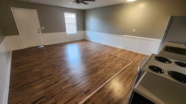 Building Photo - 4423 Bonnell Dr NW