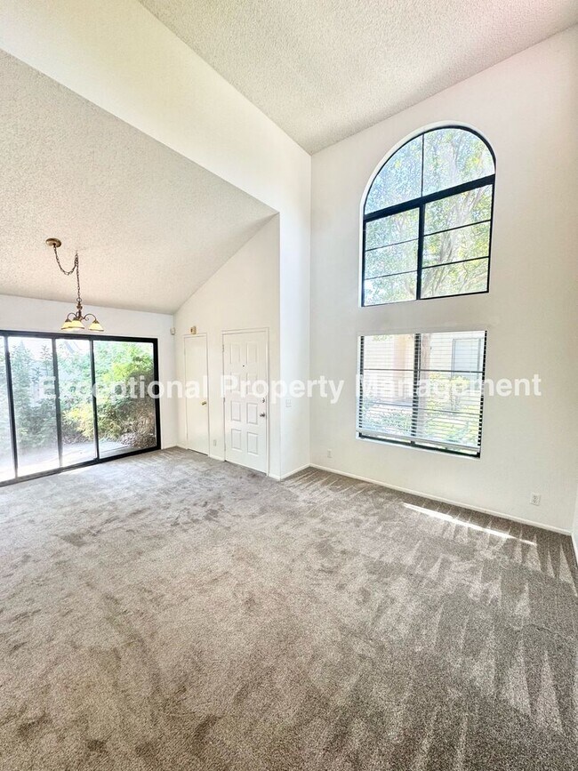 Foto del edificio - Ready to move in 2 bed 1 bath unit