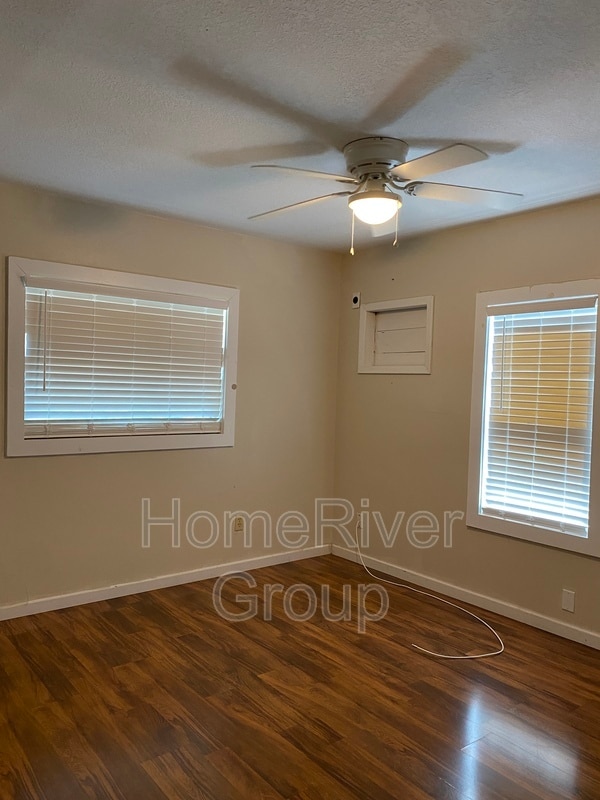 Building Photo - 2401 NE 59th Pl