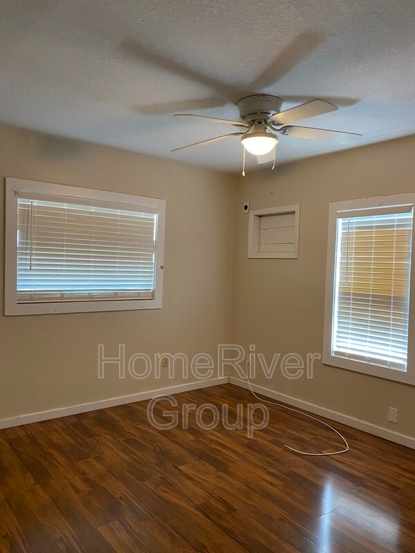 Foto del edificio - 2401 NE 59th Pl