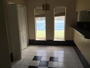 Building Photo - 8021 Oakwood Forest Dr