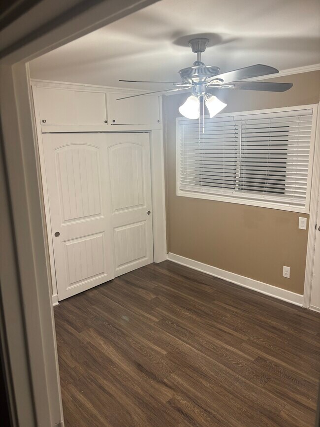 Foto del edificio - 1296 Elkwood St