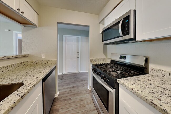 Foto del edificio - 3419 Shadowcrest Ln