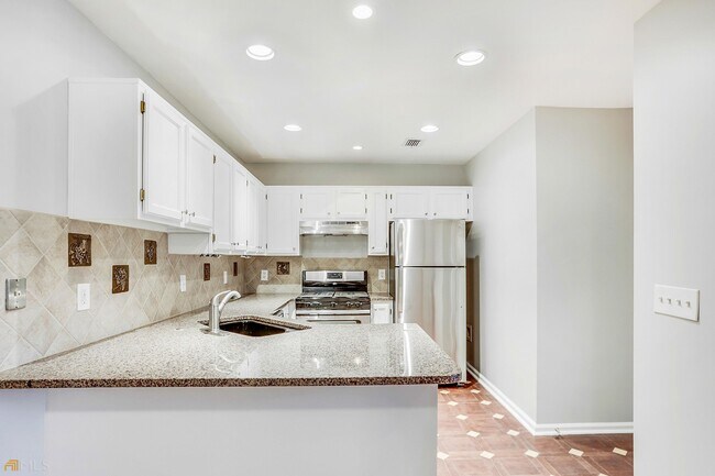 Building Photo - 1363 Yorkshire Ln