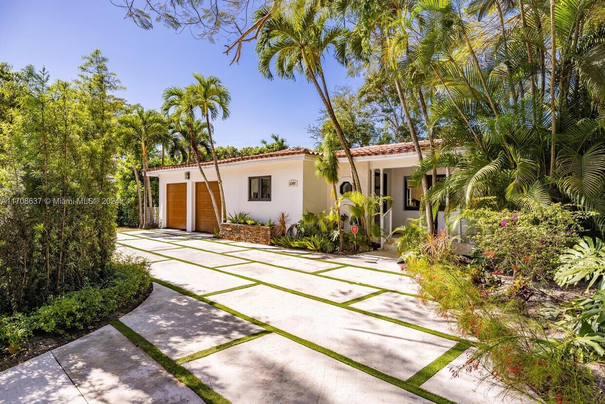 Foto principal - 1347 Bird Rd