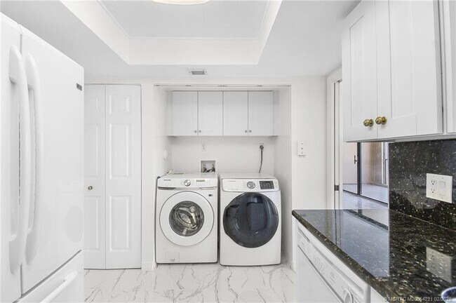 Foto del edificio - 8750 S Ocean Dr