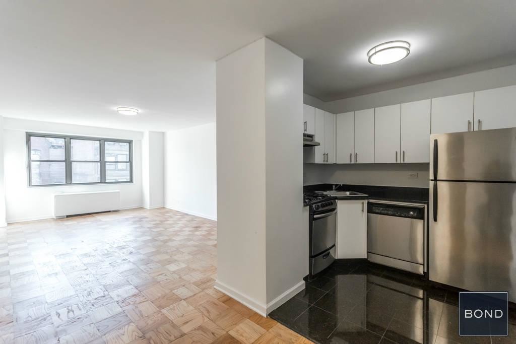 Primary Photo - 146 E 16th St