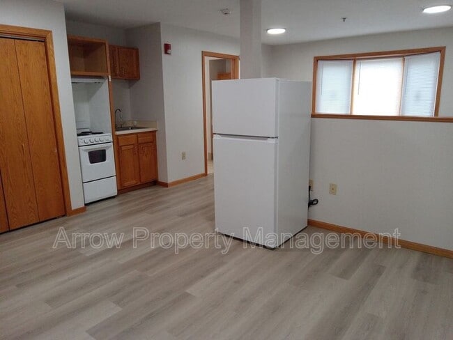 Building Photo - 150 Poppe Dr