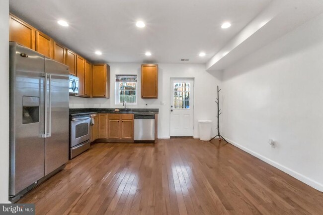 Building Photo - 1810 H St NE