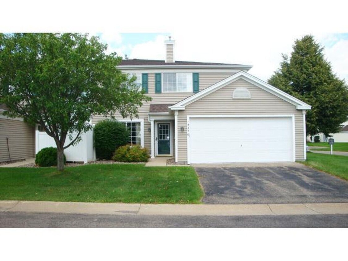 Foto principal - 2 Bedroom, 2 bathroom Townhome in Apple Va...