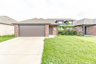 Building Photo - 926 Kensington Dr