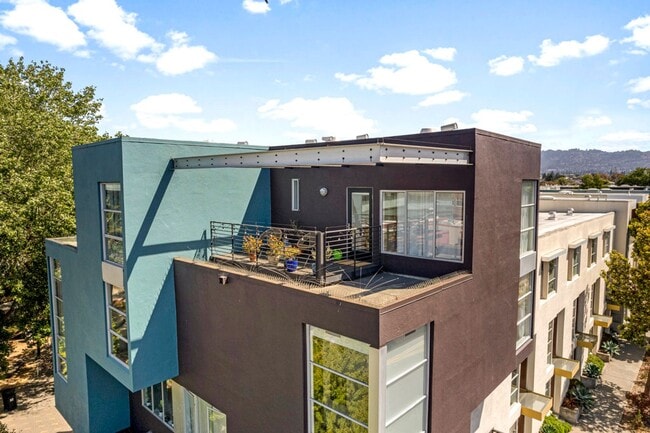 Photo - 1364 Powell St Townhome