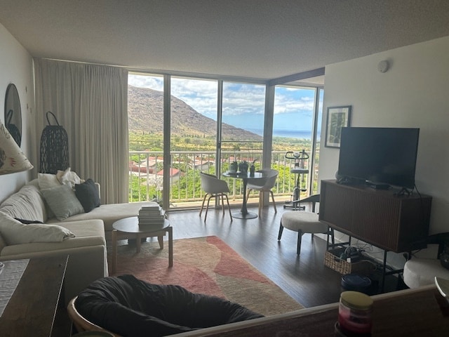 Primary Photo - 84-710 Kili Dr