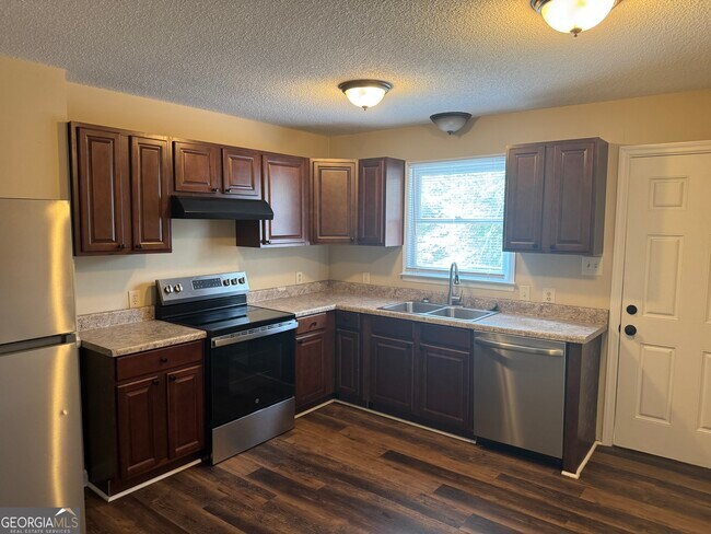 Foto del edificio - 98 Pineview Dr