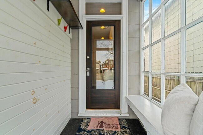 Building Photo - 1511 Hamlet St