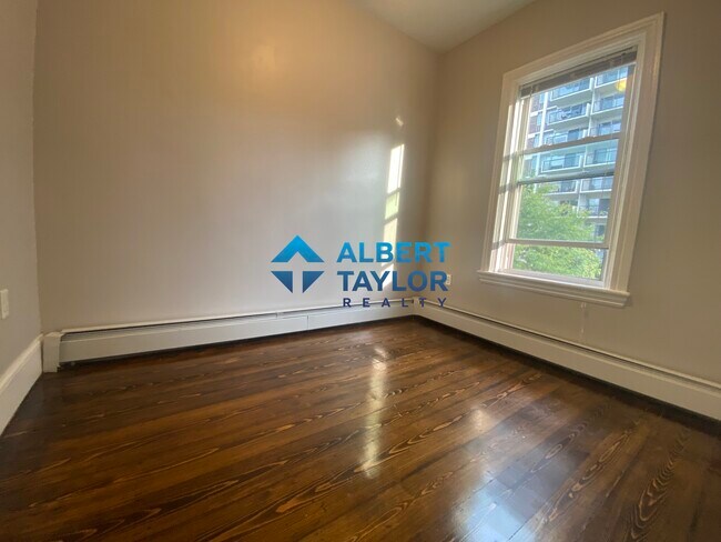 Foto del edificio - 1568 Tremont St