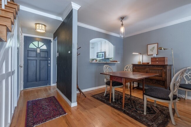 Building Photo - Fantastic 2 Bed, 2.5 Bath Townhouse / Brow...