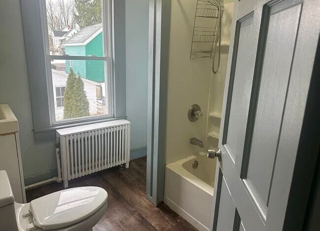 Foto del edificio - 404 Exchange Ave