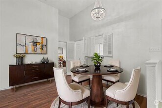 Building Photo - 2323 Weatherby Dr