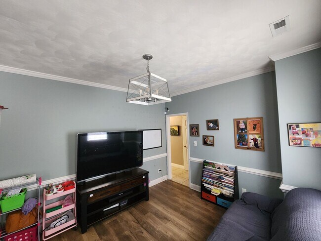 Building Photo - Beautiful BURBAGE GRANT Home