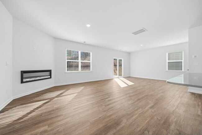 Foto del edificio - New Construction 4BR/3BA Home with 2-Car Garage in The Falls at Hickory