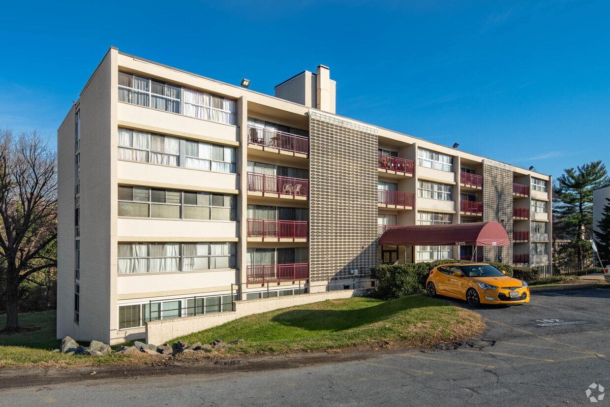 Primary Photo - Presidential Park Condominium