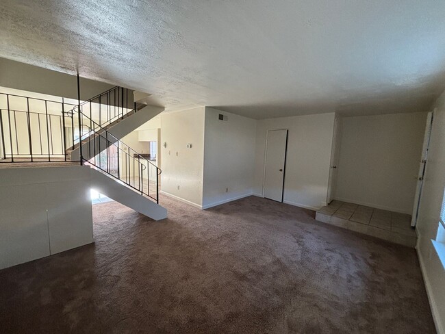 Building Photo - Nice 3 Bed, 1.5 Bath, Two Story Condo Over...