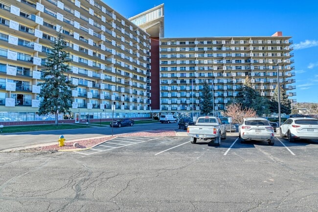 Foto del edificio - 2 Bed 2 Bath Condo in Historic Satellite Hotel