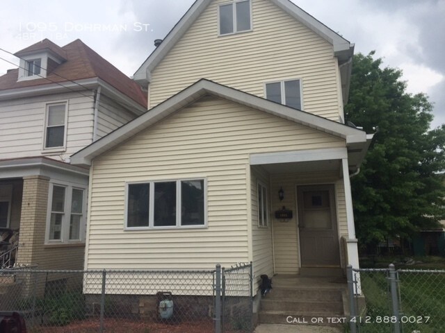 Large 4 Bedroom house in McKees Rocks - Large  4 Bedroom house in McKees Rocks