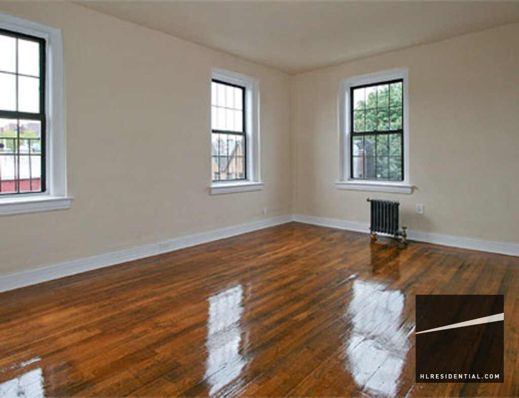 Primary Photo - 22410 Jamaica Ave