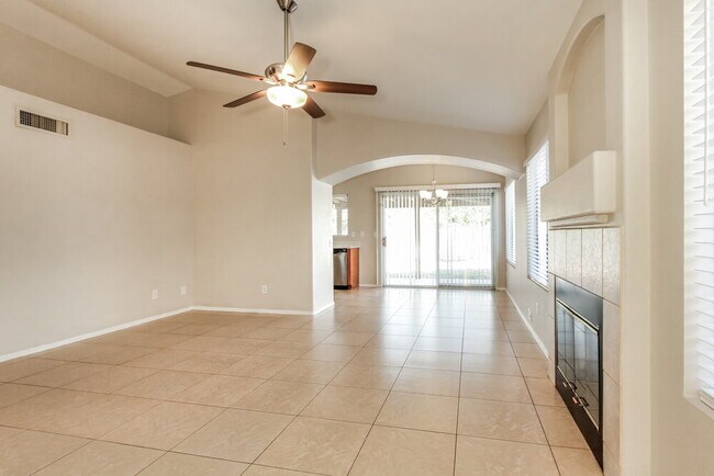 Building Photo - 8420 W Bloomfield Rd