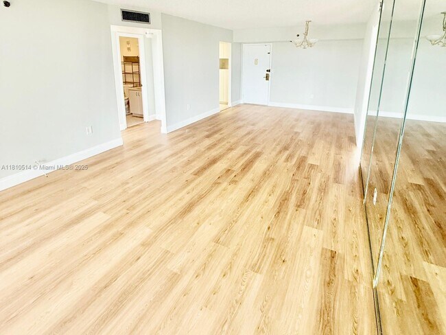 Building Photo - 1300 St Charles Pl