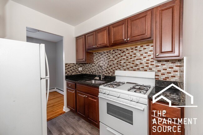 Foto del edificio - 6831 N Greenview Ave