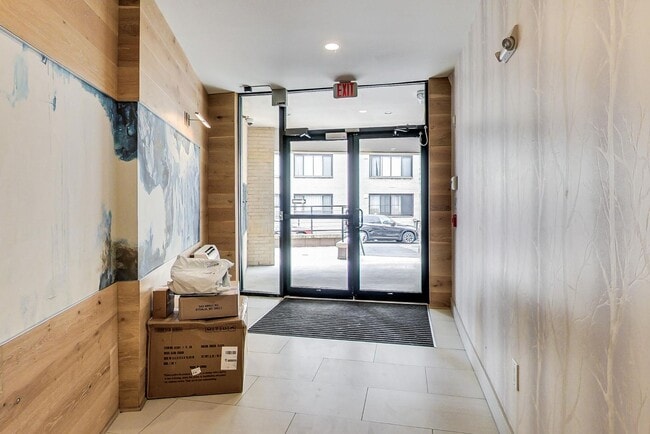 Foto del edificio - Gorgeous 2 bedroom 2 bath condo just steps...