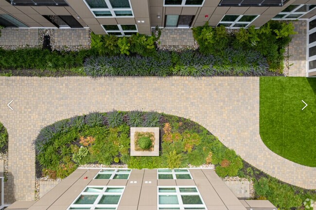 Foto del edificio - 330-350 Pleasant St. Unit 226
