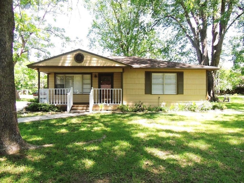 Primary Photo - 21606 Roseville Dr