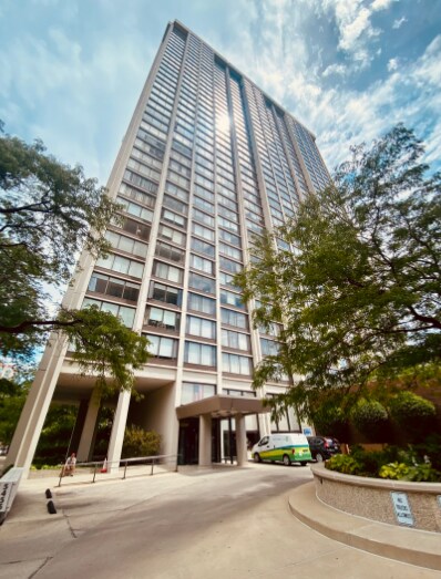 Building Photo - 5455 N Sheridan Rd