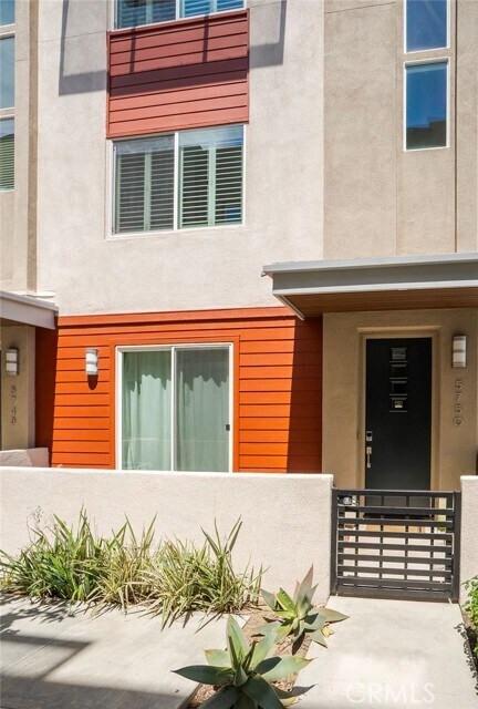 Foto del edificio - 5750 Acacia Ln