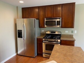 Building Photo - 305 Devoe Dr