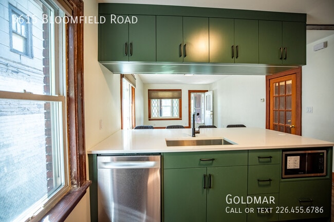Building Photo - LOOK at this kitchen!