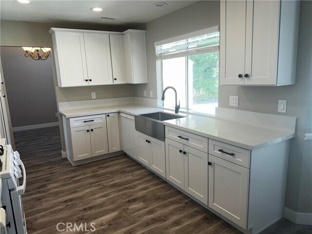 Building Photo - 24420 Oakridge Cir