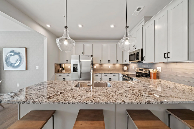 Foto del edificio - 801 Birchwood Hill Pl